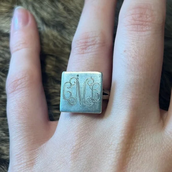 Vintage sterling silver monogrammed ring - Picture 1 of 3